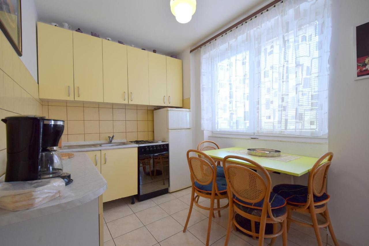 Apartment Angela Malinska Exteriör bild